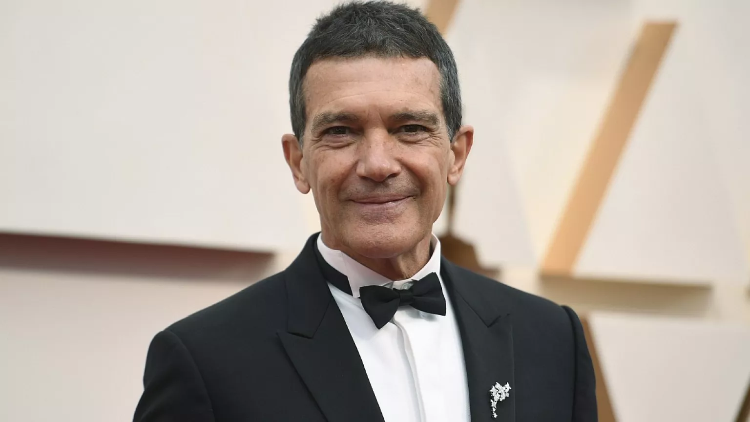 Ο Αντόνιο Μπαντέρας στα 65 του, ξεκινά… από την αρχή: «Αν σταματήσω, θα πεθάνω»