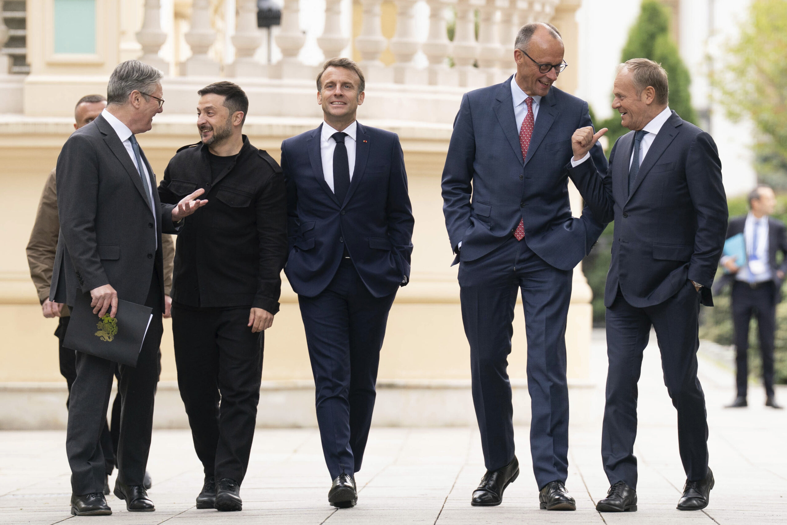 Ευρωπαίοι ηγέτες ζητούν από τον Ν.Τραμπ να επιβάλει κυρώσεις στη Ρωσία πριν τη συνάντηση με τον Β.Πούτιν