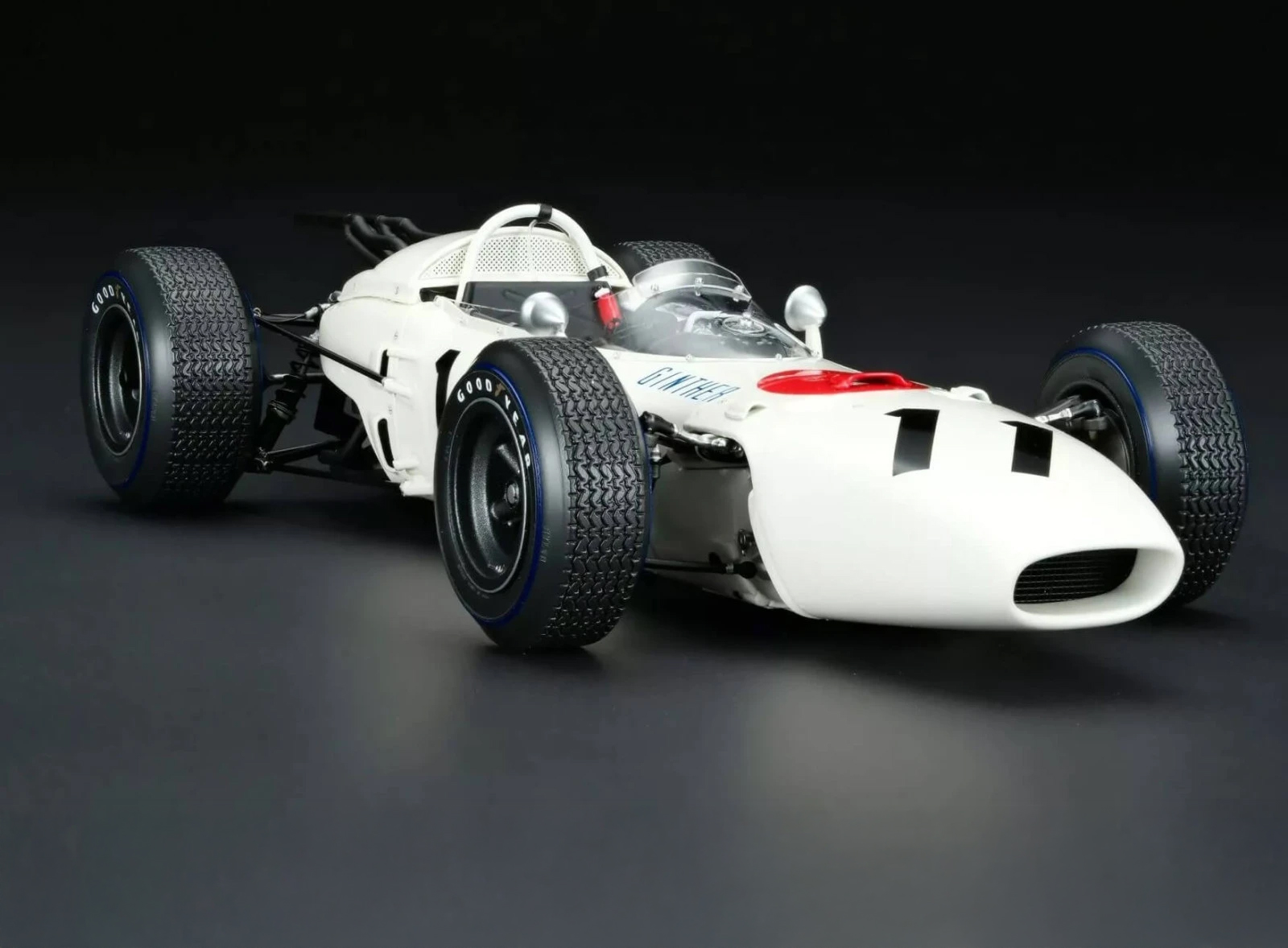 Αγόρασε το μονοθέσιο Honda RA272 και ταξίδεψε πάλι στο 1965