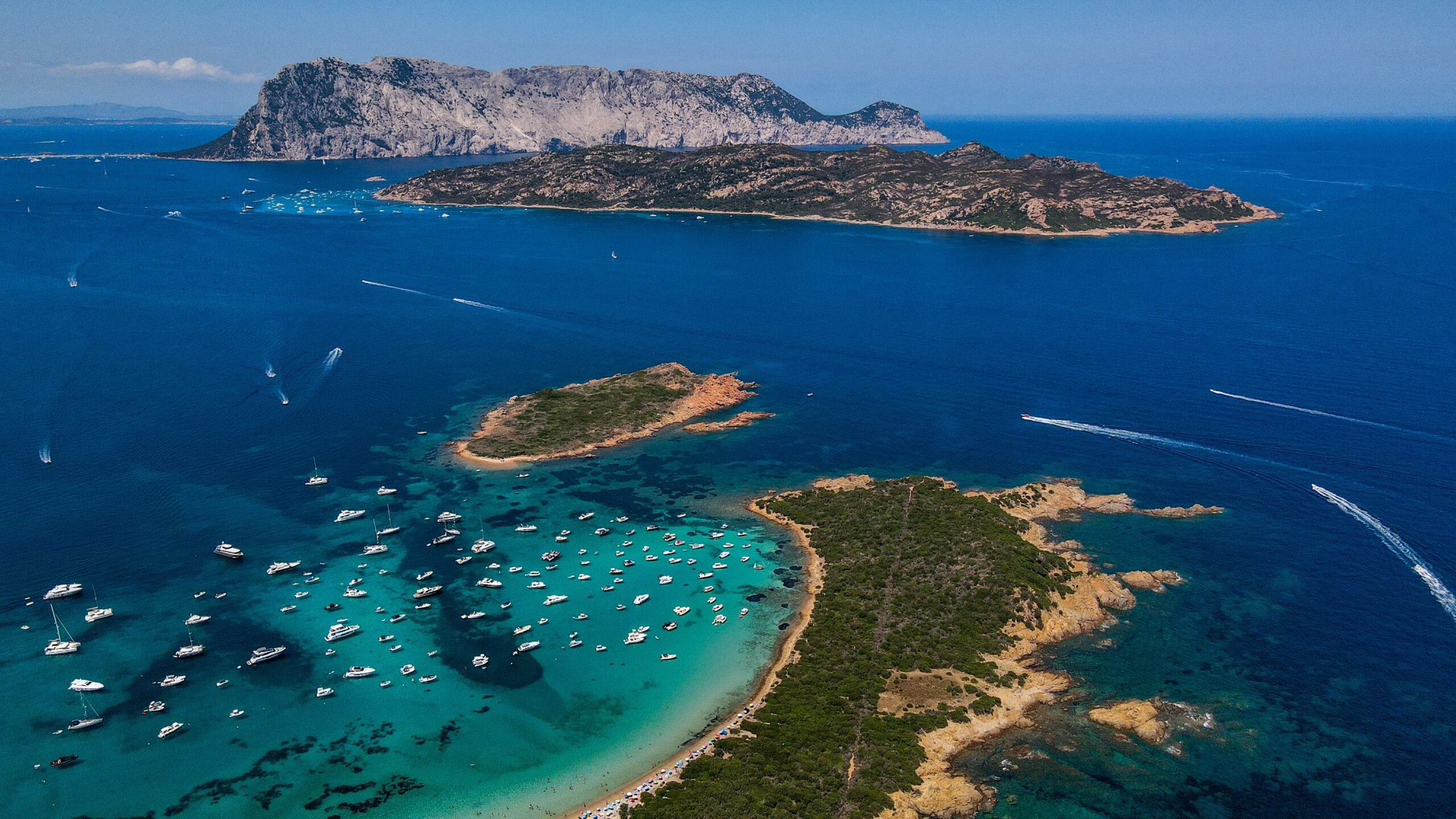 Το ιταλικό νησί που έχει γίνει πόλος έλξης για την παγκόσμια ελίτ