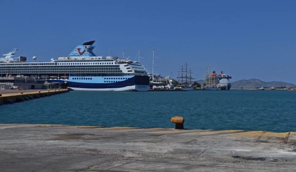 Άνδρας ανασύρθηκε νεκρός από το λιμάνι του Πειραιά