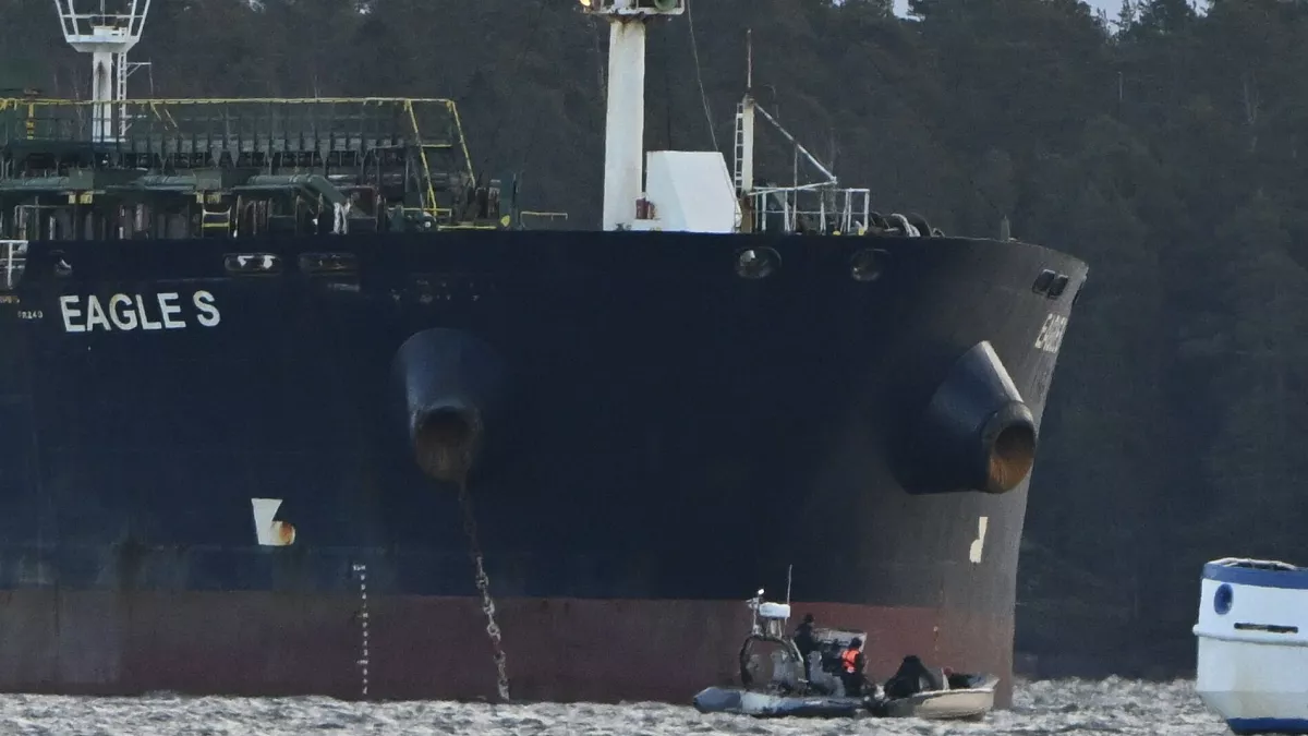 Φινλανδία: Ποινική δίωξη σε βάρος 3 ναυτικών του Eagle S για «σαμποτάζ κατά υποθαλάσσιων καλωδίων» στη Βαλτική