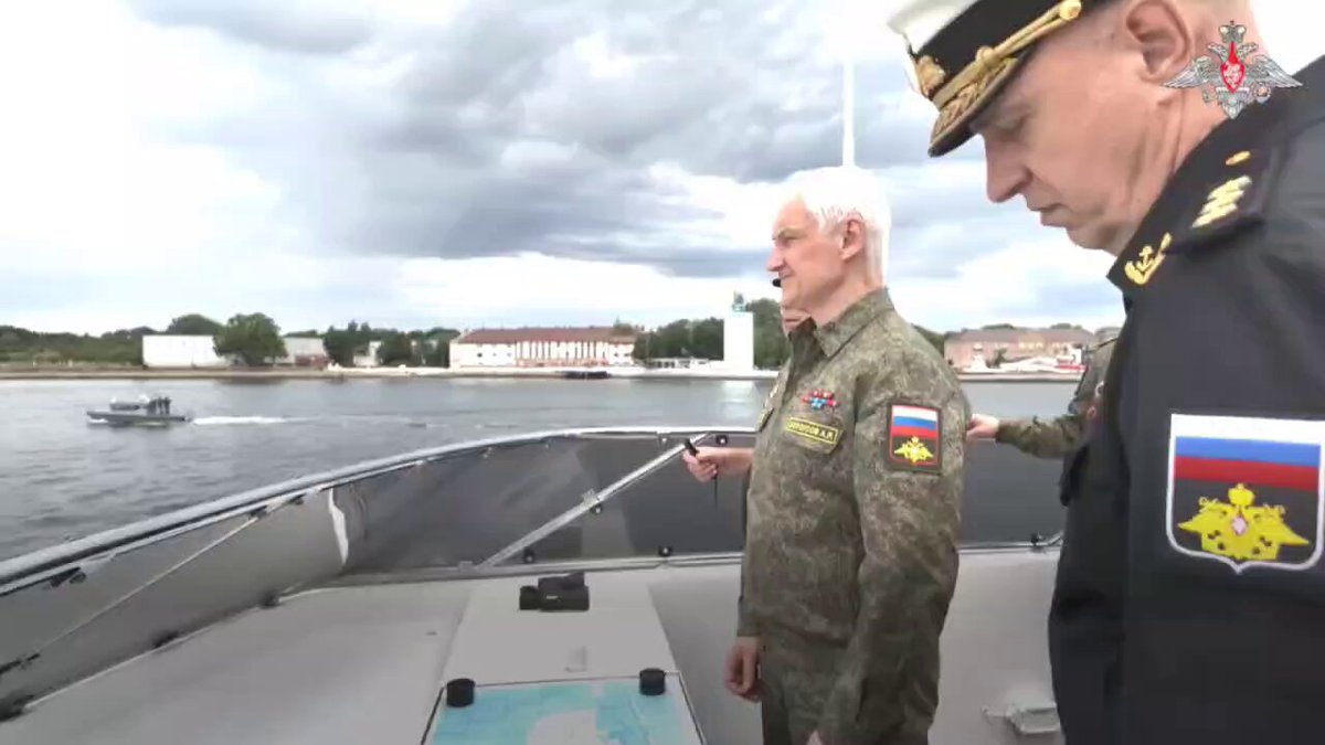 Ο Ρώσος ΥΠΑΜ επιθεώρησε τις στρατιωτικές και κοινωνικές υποδομές του Βαλτικού Στόλου στο Καλίνινγκραντ (βίντεο)