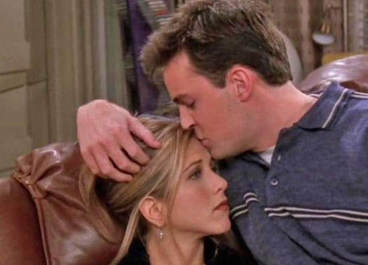 Η Τζένιφερ Άνιστον μιλάει για τον Μ.Πέρι: «Πενθούσα για εκείνον πριν πεθάνει – Χαίρομαι που δεν πονάει πια»