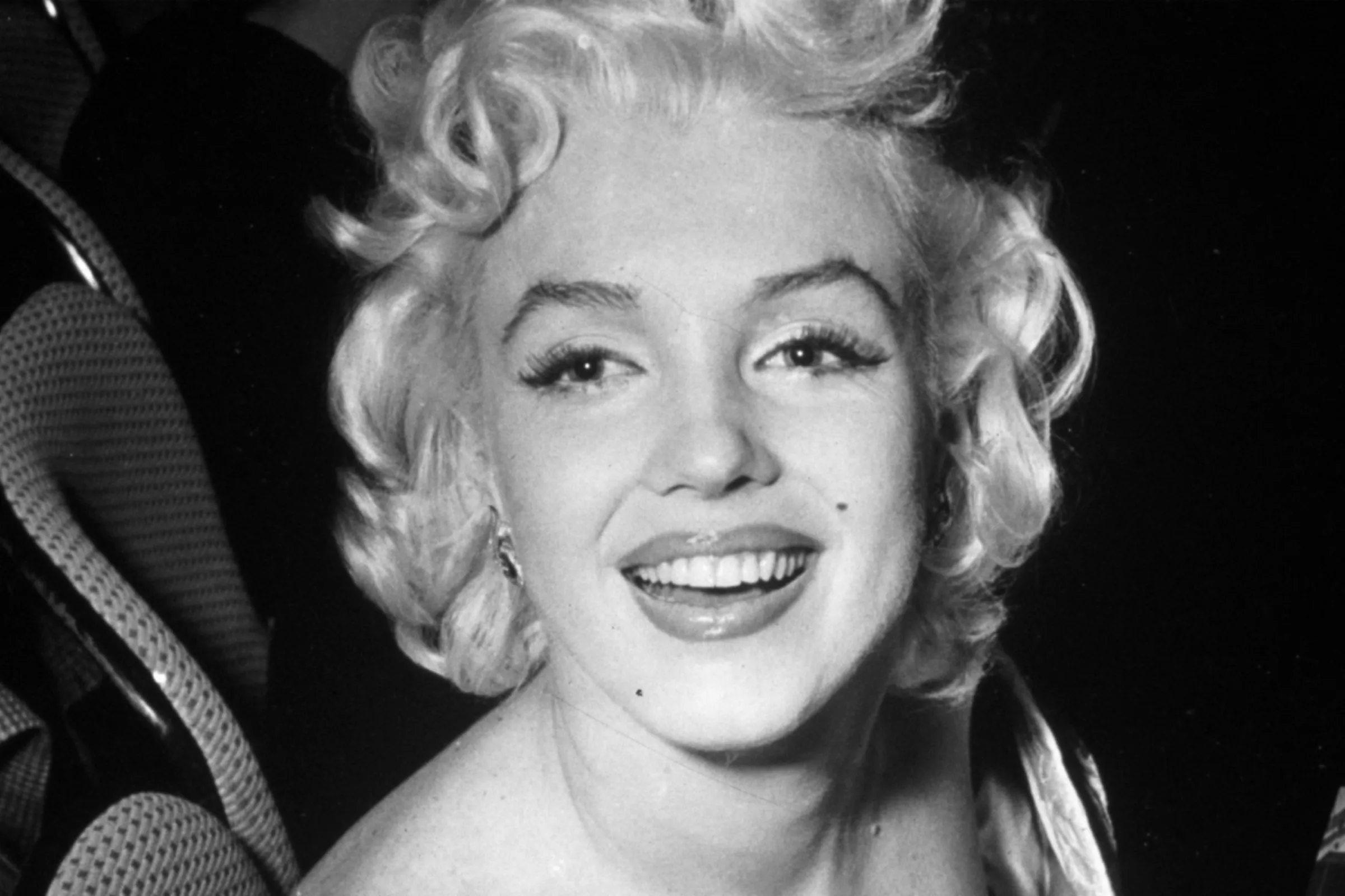 Marilyn Monroe: Αυτός είναι ο λόγος που έβαζε άρωμα στα φρύδια της