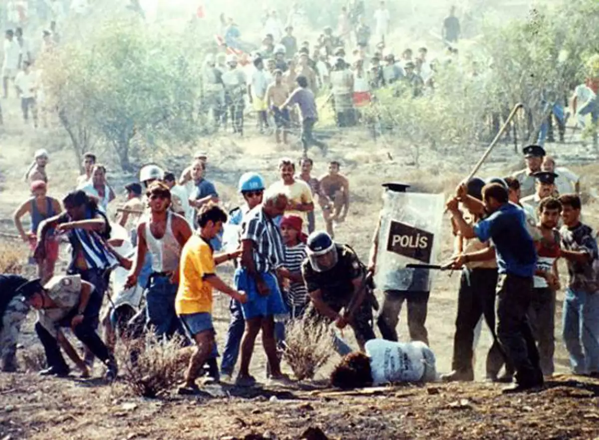 29 χρόνια από τη δολοφονία του Τάσου Ισαάκ στη νεκρή ζώνη της Δερύνειας