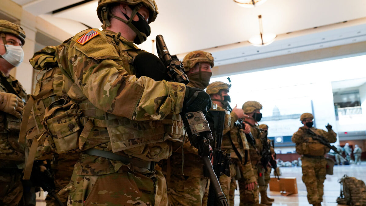 «Σήμερα θα απελευθερώσουμε την πρωτεύουσα»: O N.Tραμπ ετοιμάζεται να στείλει Εθνοφρουρά στην Ουάσινγκτον (upd)