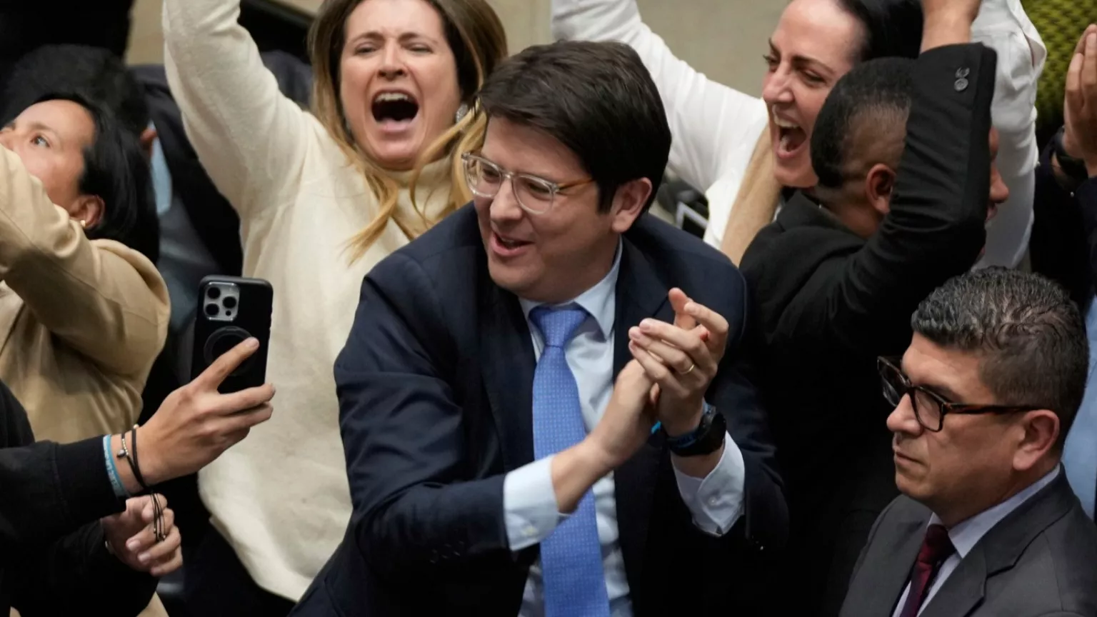 Μ.Ουρίμπε: Έχασε την «μάχη» με τη ζωή ο Κολομβιανός γερουσιαστής δύο μήνες μετά την επίθεση που δέχτηκε