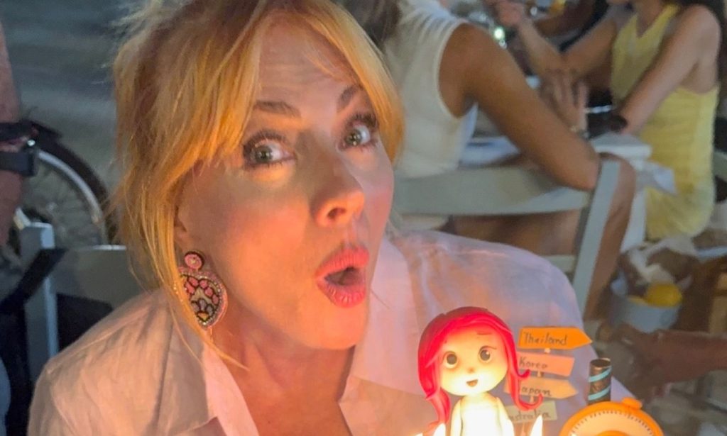 Στην Αίγινα γιόρτασε τα γενέθλιά της η Σμαράγδα Καρύδη: «Είμαι ευγνώμων που είμαι υγιής κι έχω φίλους» (φωτο)