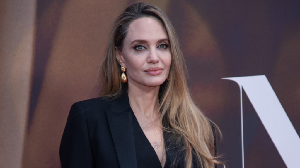 Αντζελίνα Τζολί: Βγάζει στο «σφυρί» την πολυτελή έπαυλη που αγόρασε με 24,7 εκατ. δολάρια στο Λος Άντζελες