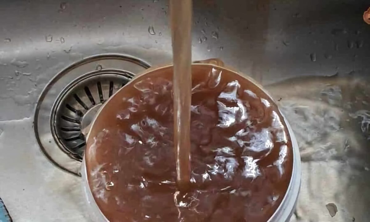 Σε απόγνωση κάτοικοι και παραθεριστές: Νερό με λάσπη βγάζουν οι βρύσες στον Πλαταμώνα