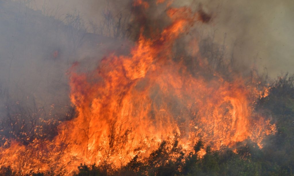 Φωτιά στην Πρέβεζα: Χωρίς νερό έμειναν τρεις δήμοι