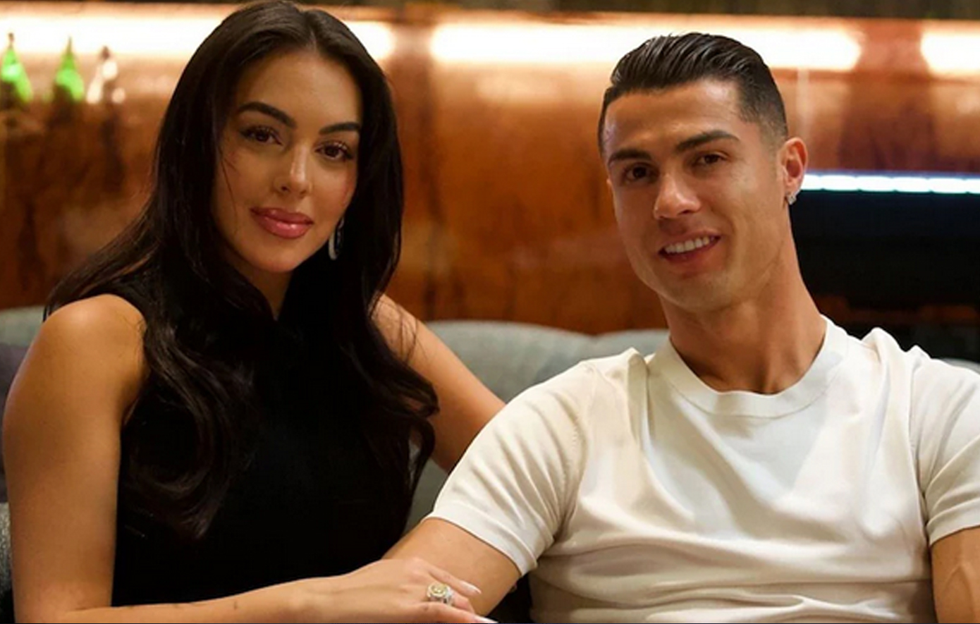 Από 2 έως 5 εκατ. δολ. υπολογίζεται η αξία του εντυπωσιακού μονόπετρου που χάρισε ο Κ.Ρονάλντο στην Τ.Ροντρίγκεζ