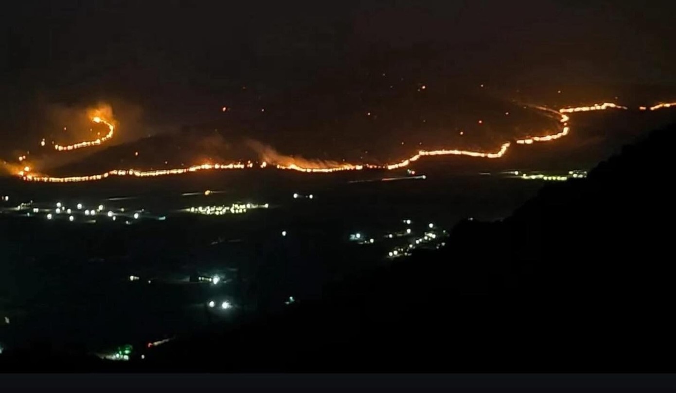 Υπό πύρινη πολιορκία η Πάτρα: Εκκενώνονται 7 οικισμοί, νοσοκομεία, γηροκομεία, έκλεισε ο περιφερειακός δρόμος