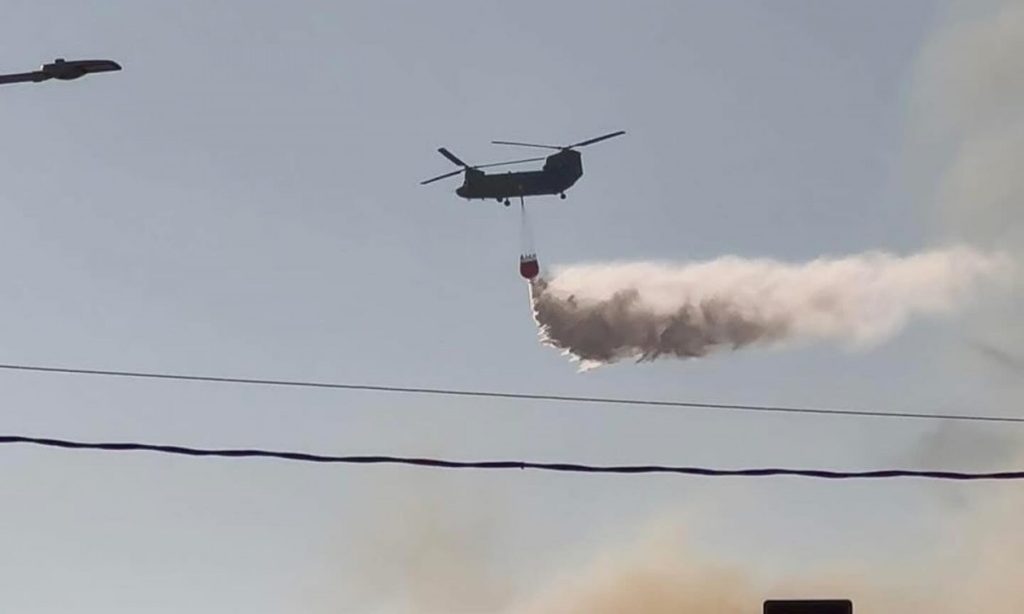 Πάτρα: Καταγγελίες πως drone πετούσε δίπλα σε ελικόπτερο chinook που επιχειρούσε για την κατάσβεση της φωτιάς