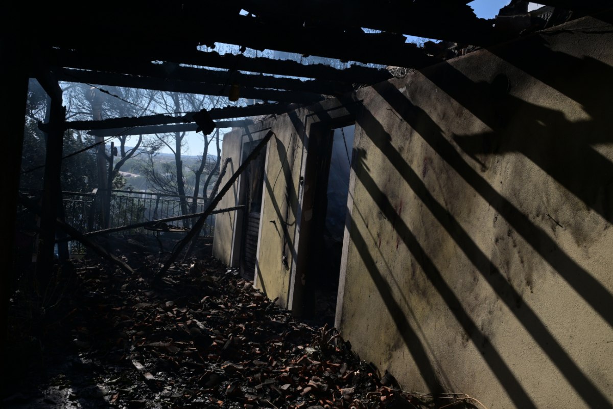 Μπορεί να κάηκαν οι περιουσίες τους αλλά για τρία χρόνια δεν θα πληρώνουν ΕΝΦΙΑ!