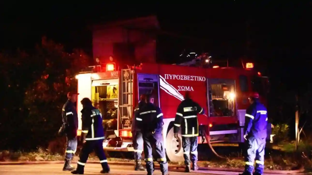 Αυτοκίνητο «καρφώθηκε» σε κατάστημα με ανταλλακτικά στο Κορωπί – Ένας νεκρός (upd)