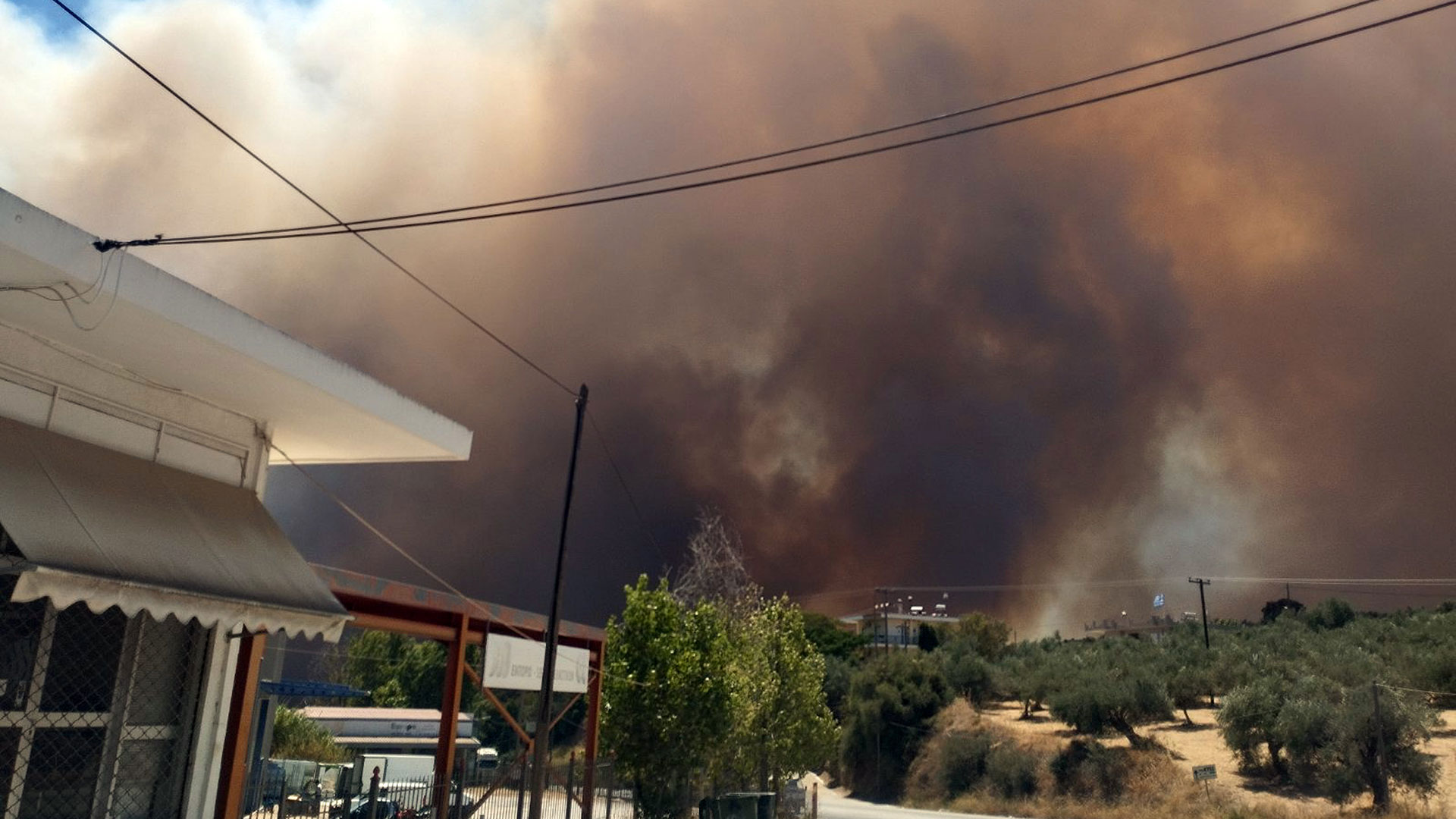 Φωτιά στην Πάτρα: Εντοπίστηκε γκαζάκι στην περιοχή της Βούντενης (φωτο)