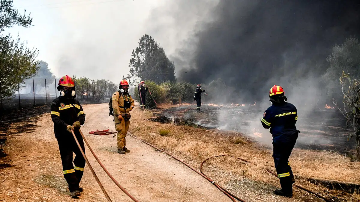 Φωτιές στην Ελλάδα: Πώς επηρεάζουν την υγεία μας – Τι πρέπει να γνωρίζουμε