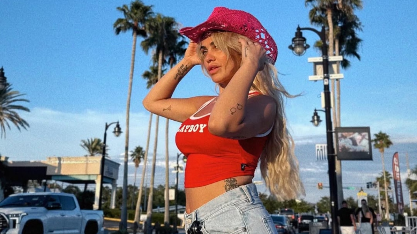 «Κορίτσι της Φλόριντα» αισθάνεται η Κόνι Μεταξά – Δείτε το φωτογραφικό «άλμπουμ» των διακοπών της