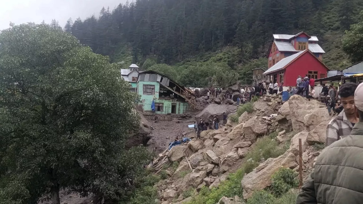 Σφοδρές πλημμύρες πλήττουν το ινδικό Κασμίρ: Τουλάχιστον 56 νεκροί (βίντεο)