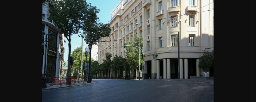 Δεκαπενταύγουστος: Άδειο το κέντρο της Αθήνας (φωτο)