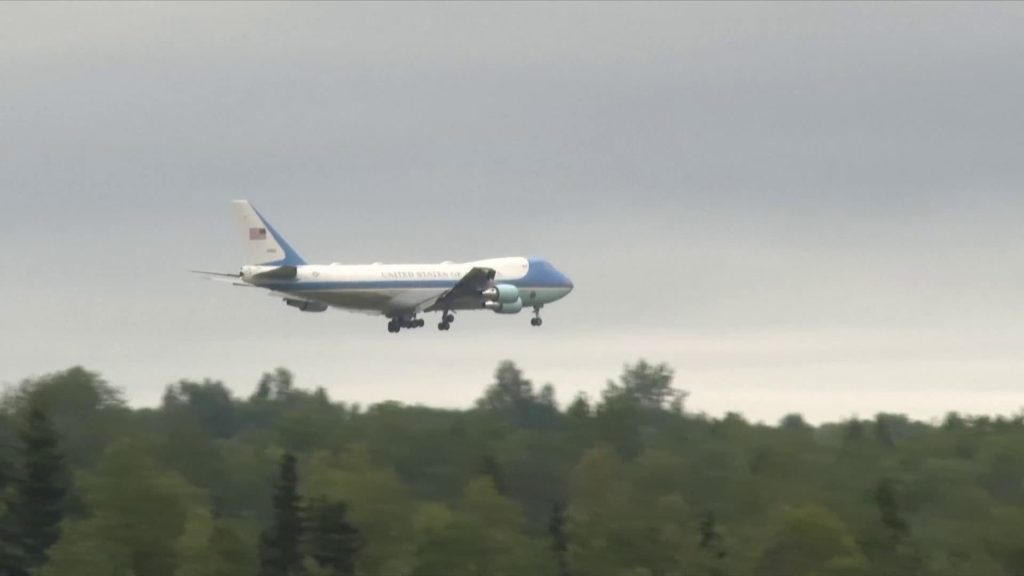 Air Force One: Προσγειώθηκε στην Αλάσκα το προεδρικό αεροσκάφος των ΗΠΑ – Δείτε βίντεο