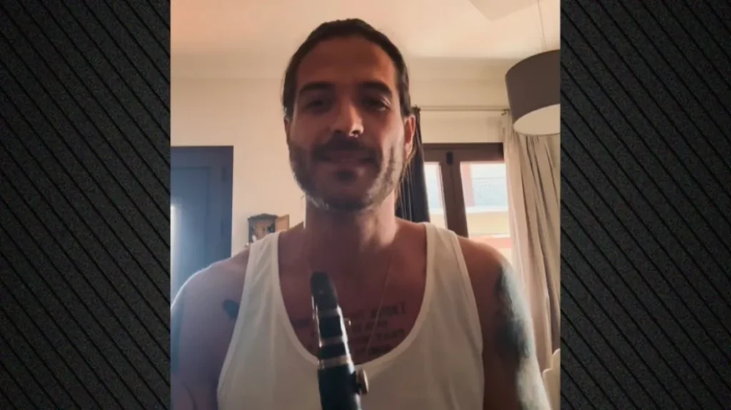 Α.Μουγκοπέτρος: Έπαιξε για πρώτη φορά κλαρίνο τέσσερις μήνες μετά τον τραυματισμό του (βίντεο) 