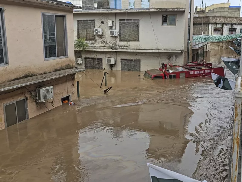 Τουλάχιστον 120 νεκροί τις τελευταίες 24 ώρες από την κακοκαιρία στο Πακιστάν