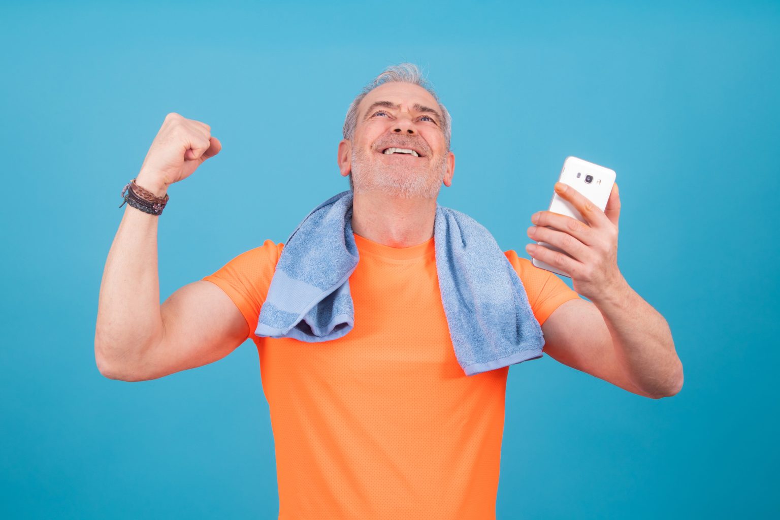 4+1 πρωινές συνήθειες που μπορούν να επιταχύνουν την απώλεια λίπους μετά τα 50