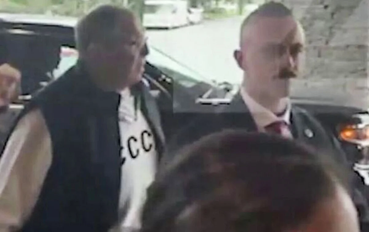 Αυτή είναι η τιμή του πουλόβερ με την επιγραφή «ΕΣΣΔ» που φόρεσε ο Σεργκέι Λαβρόφ