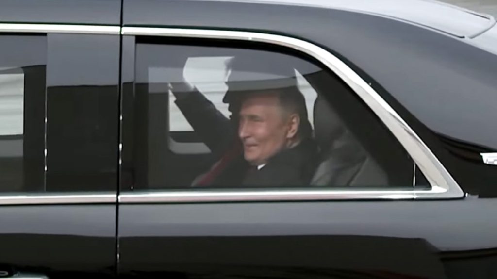 «Μυστήριο» με την χρήση του ίδιου αυτοκινήτου από Ν.Τραμπ και Β.Πούτιν – Τι μπορεί να υποδηλώνει (βίντεο)