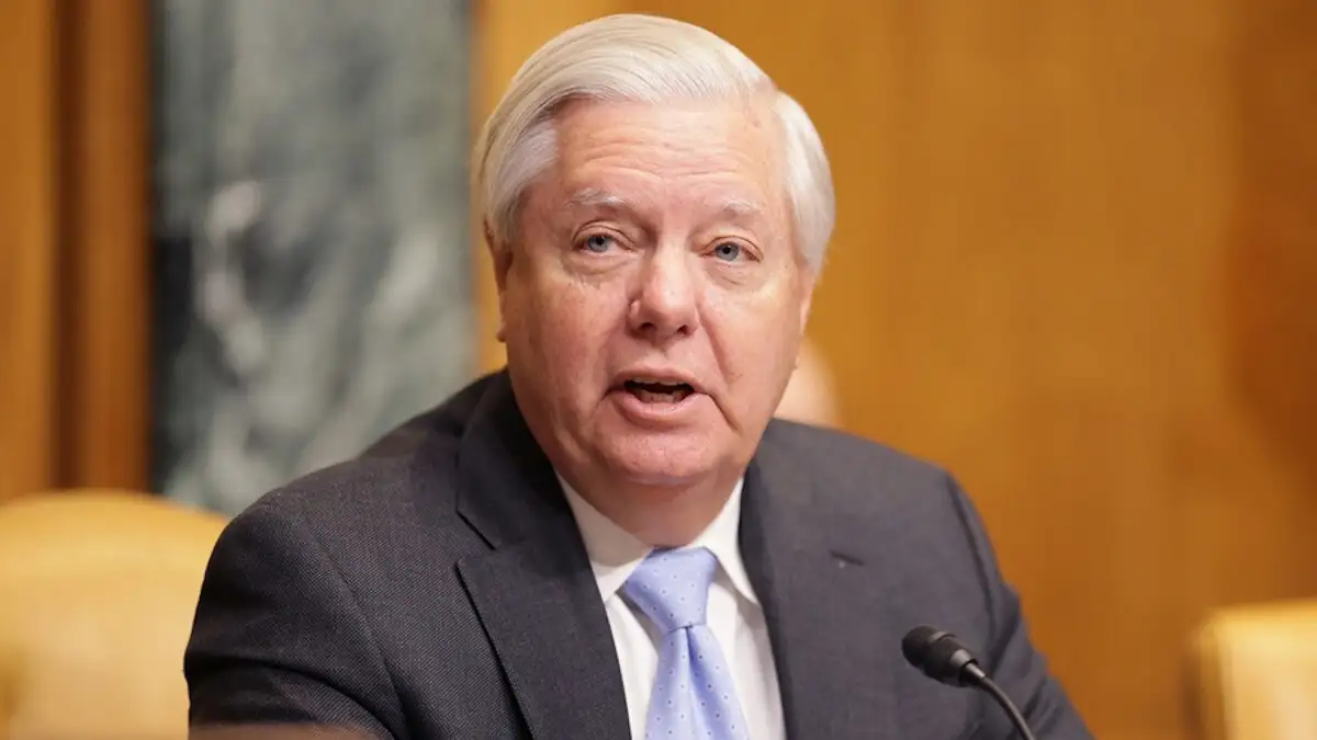 Λ.Γκράχαμ: «Ο πόλεμος θα τελειώσει πριν τα Χριστούγεννα αν συναντηθούν Ν.Τραμπ, Β.Πούτιν και Β.Ζελένσκι»