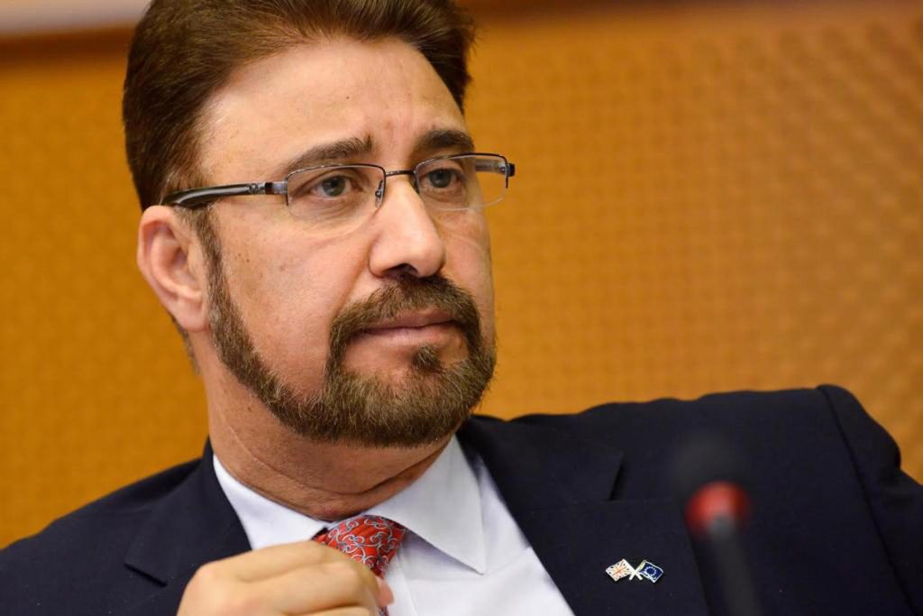 Αφζάλ Καν: Παραιτήθηκε ο βουλευτής των Εργατικών μετά την συνάντησή του με τον Ε.Τατάρ στα Κατεχόμενα