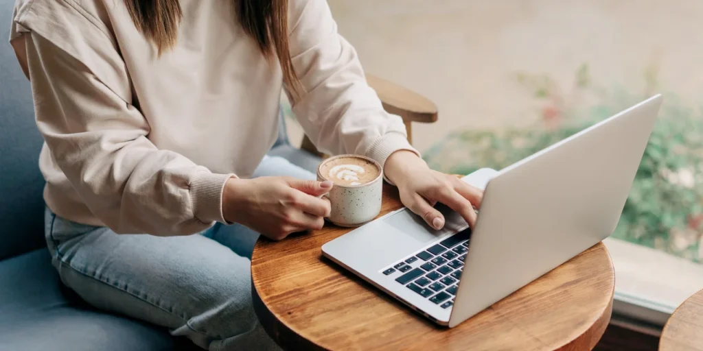 Το γνωρίζατε; – Γιατί όλο και περισσότερες καφετέριες απαγορεύουν τα laptop