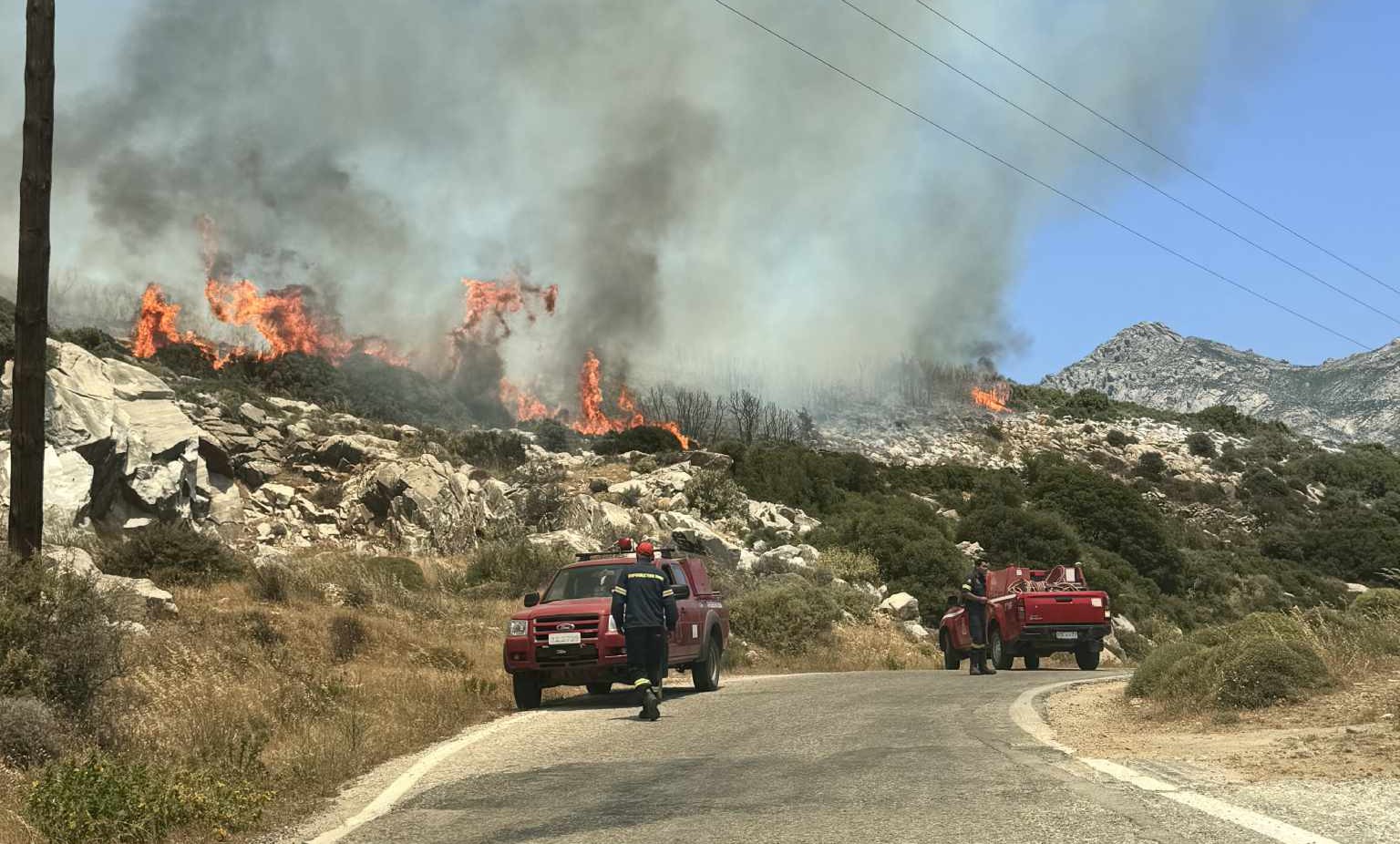 Νάξος: Συνελήφθησαν δύο άτομα για φωτιά που ξέσπασε σε υπαίθριο χώρο με απορρίμματα