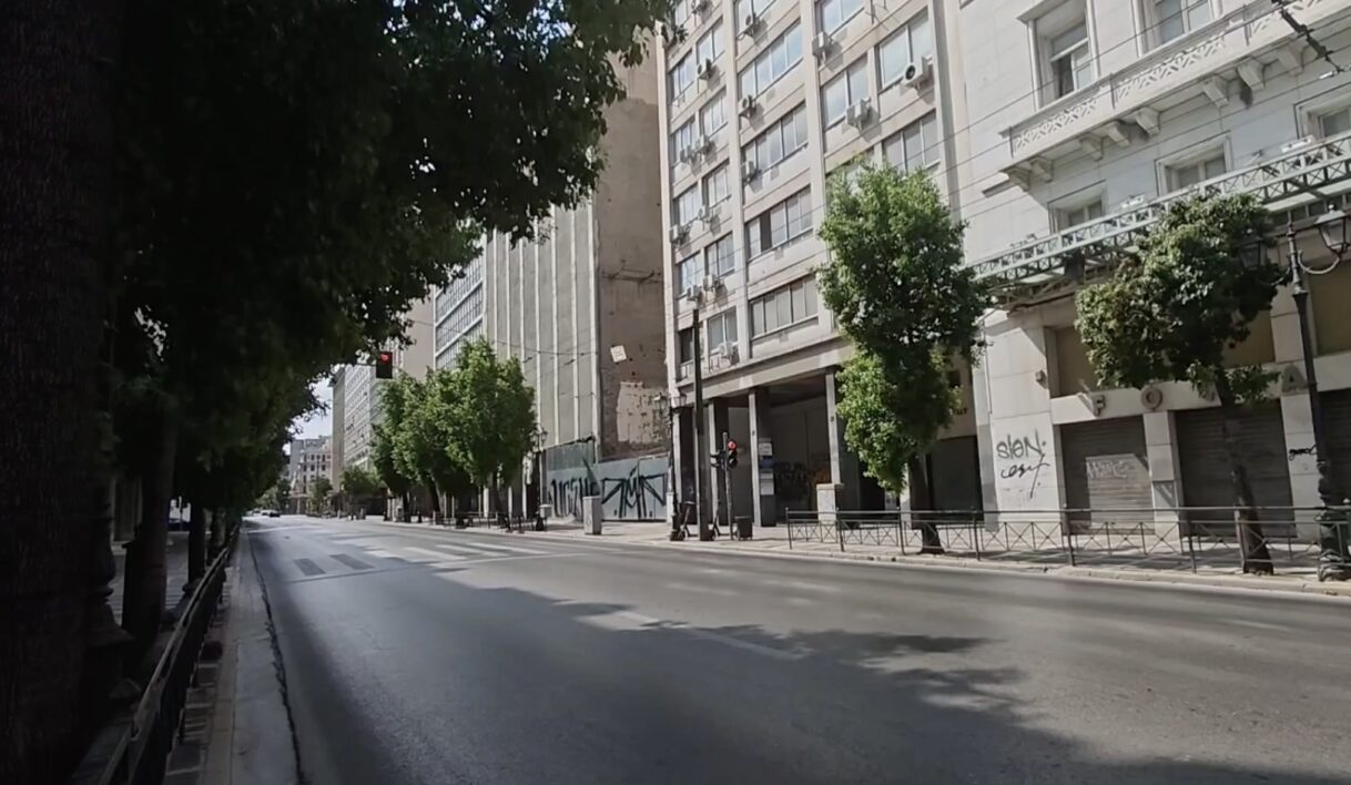 «Άδειασαν» οι δρόμοι στην Αθήνα μετά τον Δεκαπενταύγουστο – Οι κεντρικές λεωφόροι παραμένουν «σιωπηλές»