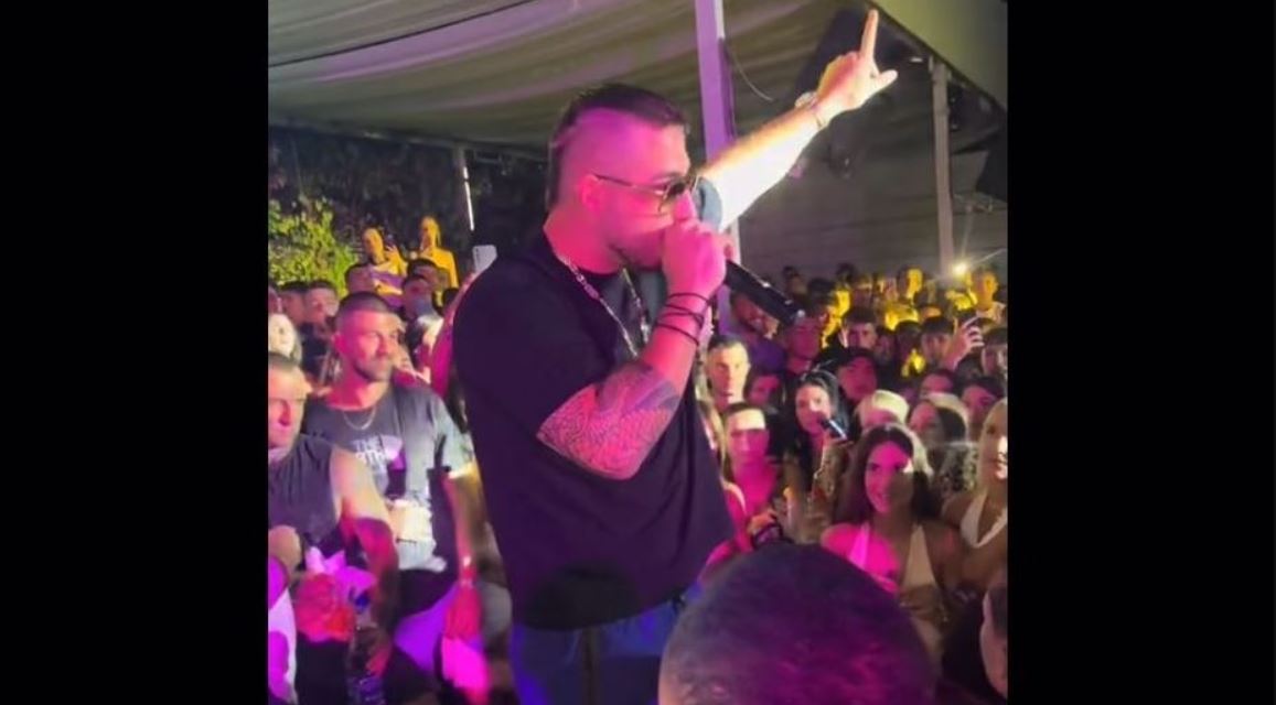 Ένταση ανάμεσα στον ράπερ Ρακ και έναν 15χρονο φαν του: «Μην ξαναπιείς μπροστά μου» (βίντεο)