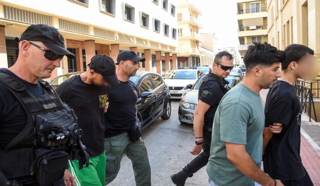 Πάτρα: Προφυλακιστέοι ο 19χρονος και ο 27χρονος για τη φωτιά στα Συχαινά