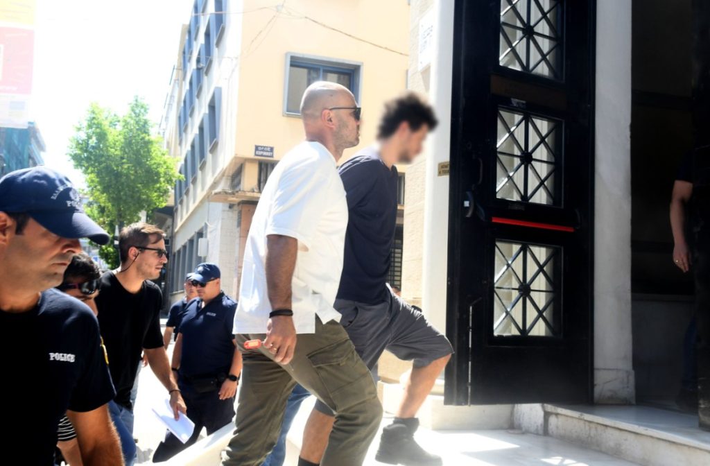 Πάτρα: «Βρισκόταν στο Γηροκομείο ως εθελοντής για την κατάσβεση της φωτιάς» λένε οι δικηγόροι του 25χρονου