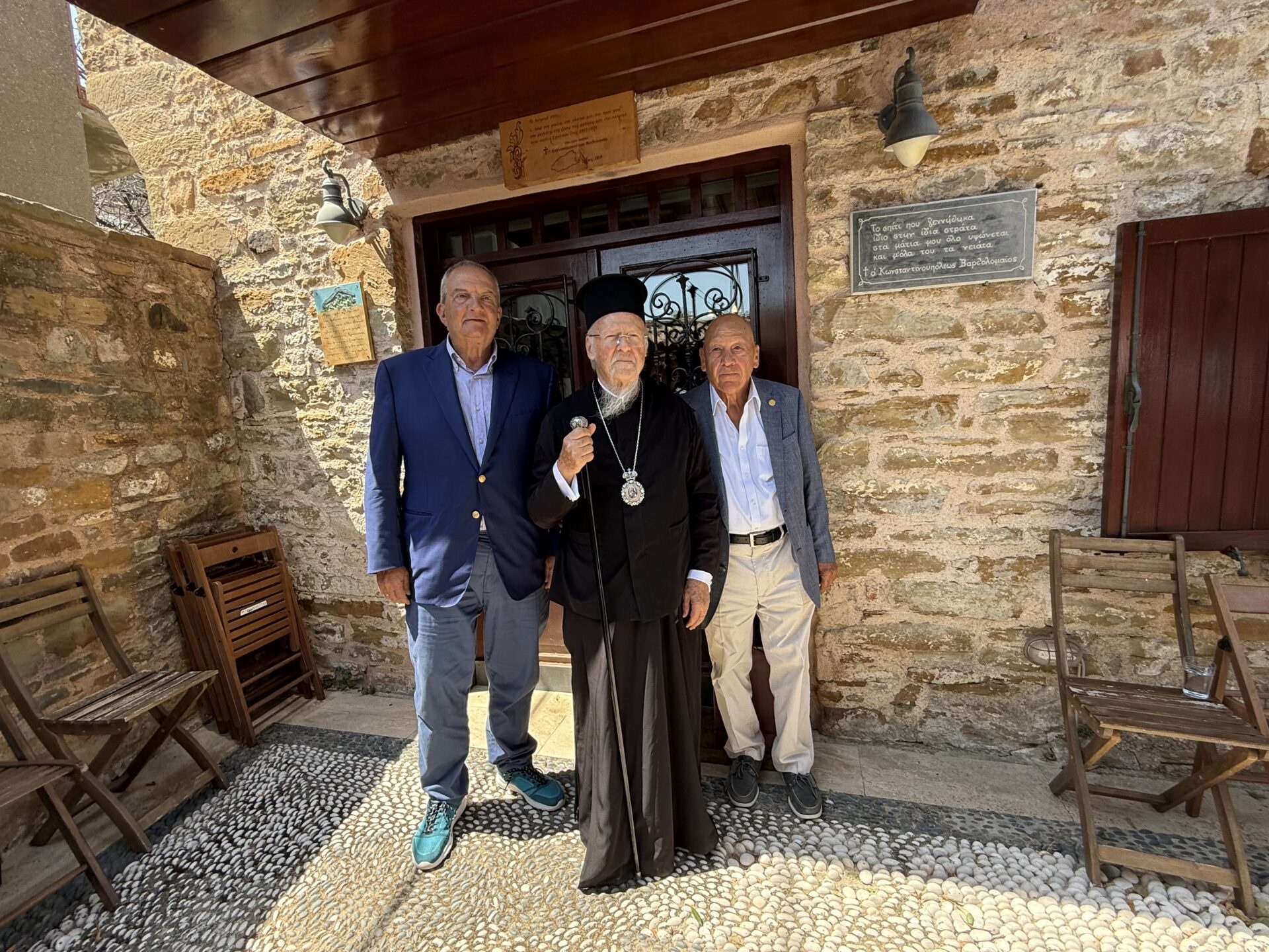 Ο Οικουμενικός Πατριάρχης συναντήθηκε με τον πρώην πρωθυπουργό Κωνσταντίνο Καραμανλή στην Ίμβρο – Δείτε φωτογραφίες