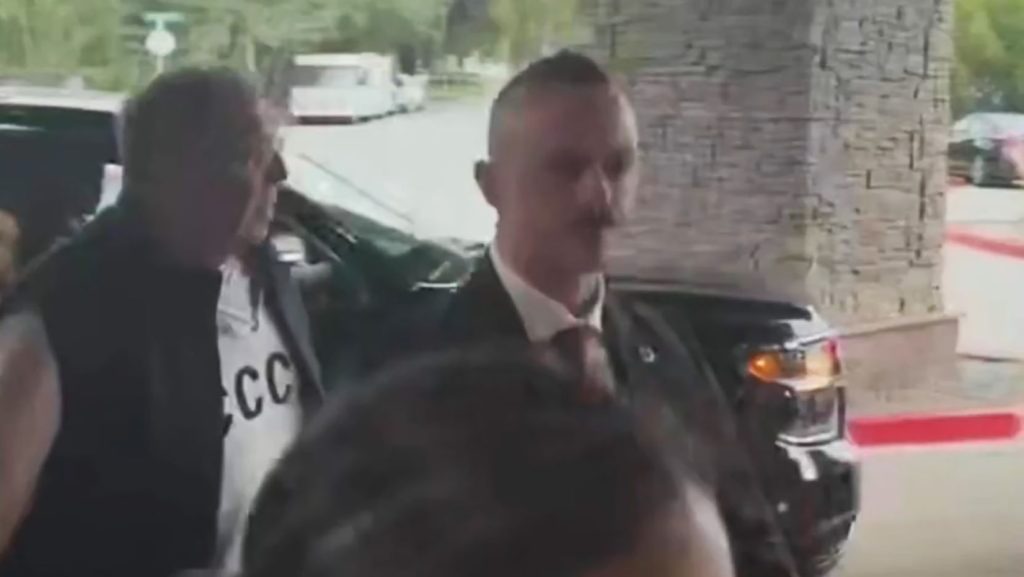 Β.Πούτιν: Aστιεύτηκε για το πουλόβερ που φόρεσε ο Σ.Λαβρόφ με την επιγραφή «ΕΣΣΔ» – «Είναι ιμπεριαλιστής»