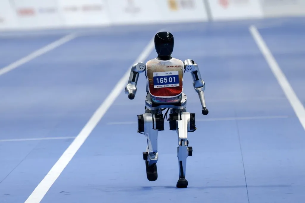Πεκίνο: Οι πρώτοι Ολυμπιακοί Αγώνες ανθρωποειδών ρομπότ είναι γεγονός! – Συμμετέχουν πάνω από 500 ανδροειδή