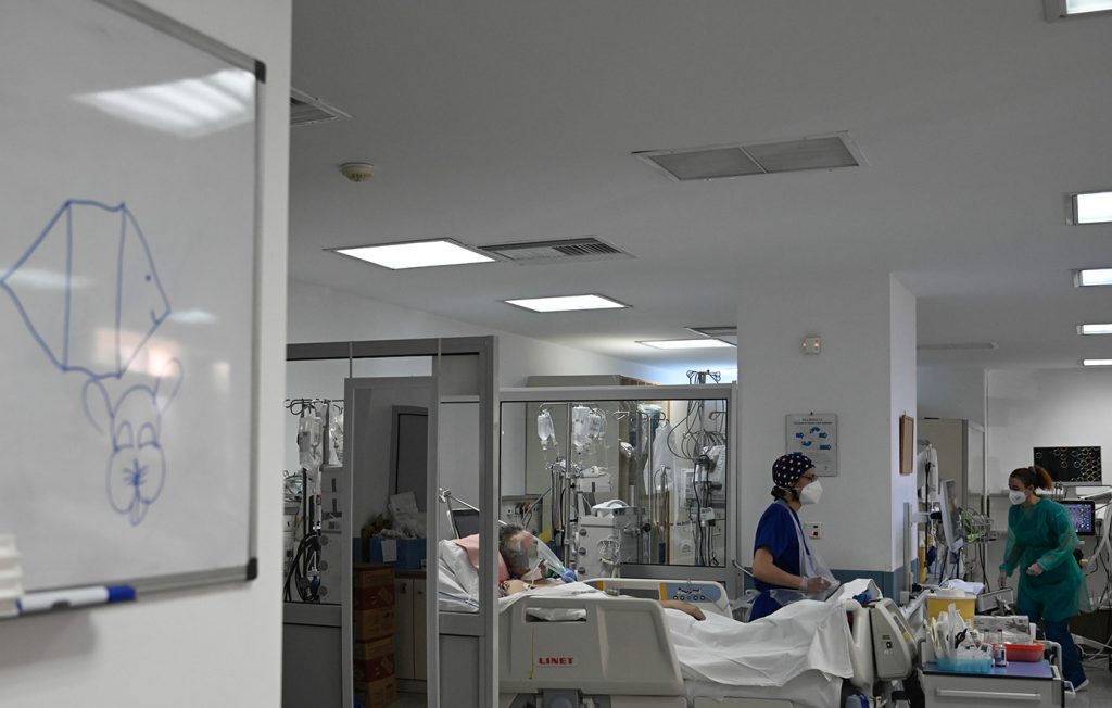 Συγκινεί η μητέρα της 14χρονης που νοσηλευόταν σε ΜΕΘ στην Πάτρα: «Δεν το πίστευα ότι το παιδί μου θα γυρίσει»»