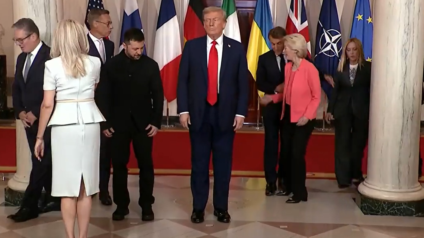 Η αναμνηστική φωτογραφία Ντ.Τραμπ με Ζελένσκι και η Ούρσουλα φον ντερ Λάιεν που έψαχνε τη… θέση της