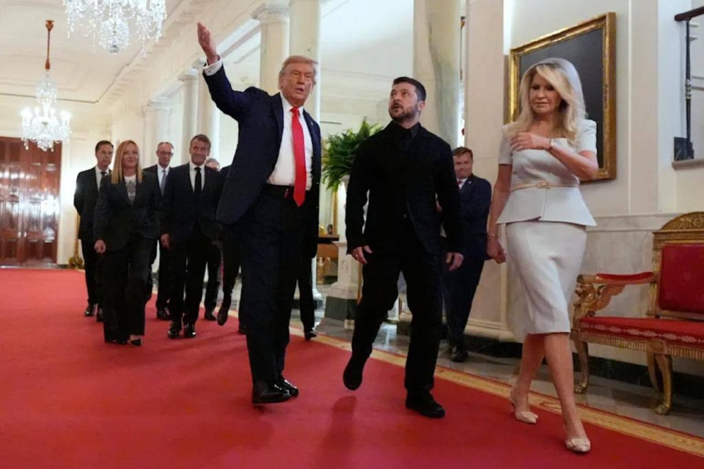 Ν.Τραμπ: Διέκοψε τη συνάντηση με τους Ευρωπαίους ηγέτες – Επικοινώνησε τηλεφωνικά με τον Β.Πούτιν