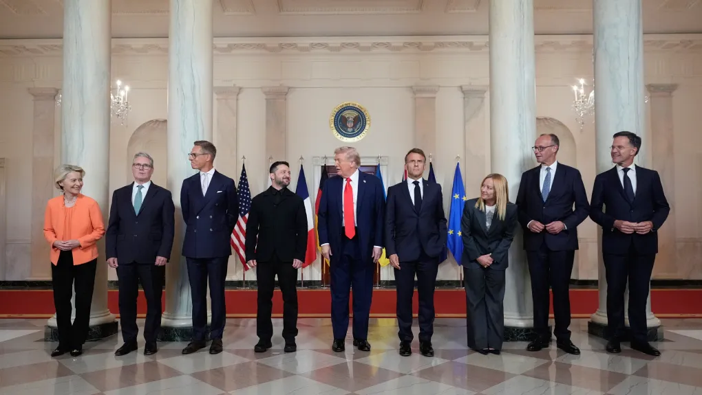 Ν.Τραμπ: Διέκοψε τη συνάντηση με τους Ευρωπαίους ηγέτες – Επικοινώνησε τηλεφωνικά με τον Β.Πούτιν