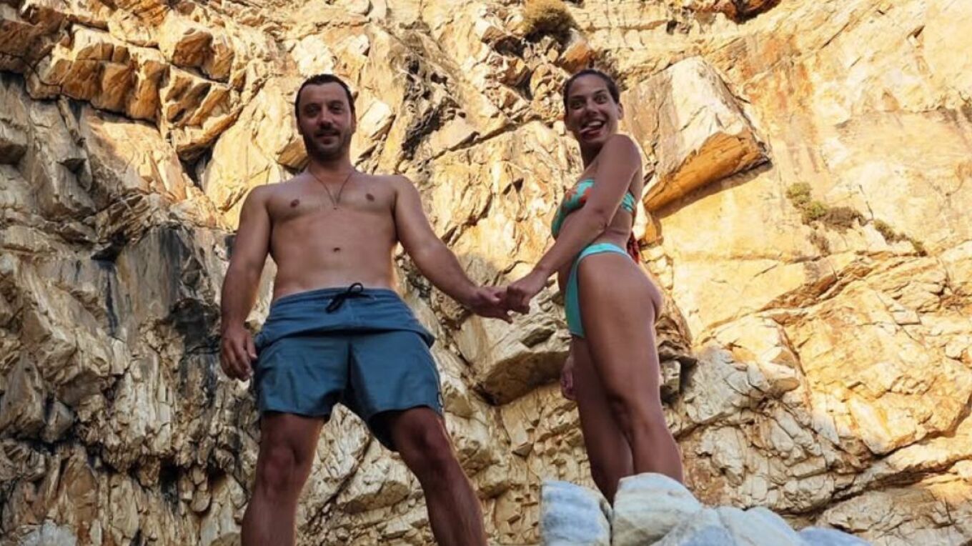 Ηλιάνα Μαυρομάτη: Η ηθοποιός ποζάρει με μπικίνι και επιδεικνύει τις ικανότητές της στο κατακόρυφο (φωτο)