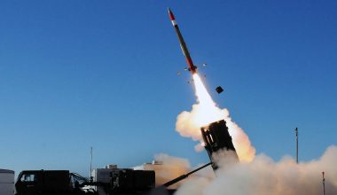 Οι Ευρωπαίοι θα πληρώσουν πάλι για την άμυνα της Ουκρανίας:  100 δισ.$ θα πάρουν οι ΗΠΑ από παραγγελίες όπλων