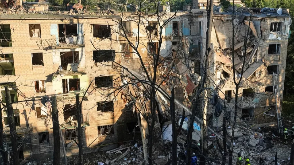 Οι Ρώσοι απαντούν στα καμώματα του Ζελένσκι: Μαζική πυραυλική επίθεση βαθιά στην πρωτεύουσα του Σούμι (βίντεο)